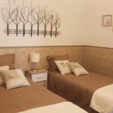 Isaura Henriques Apartman